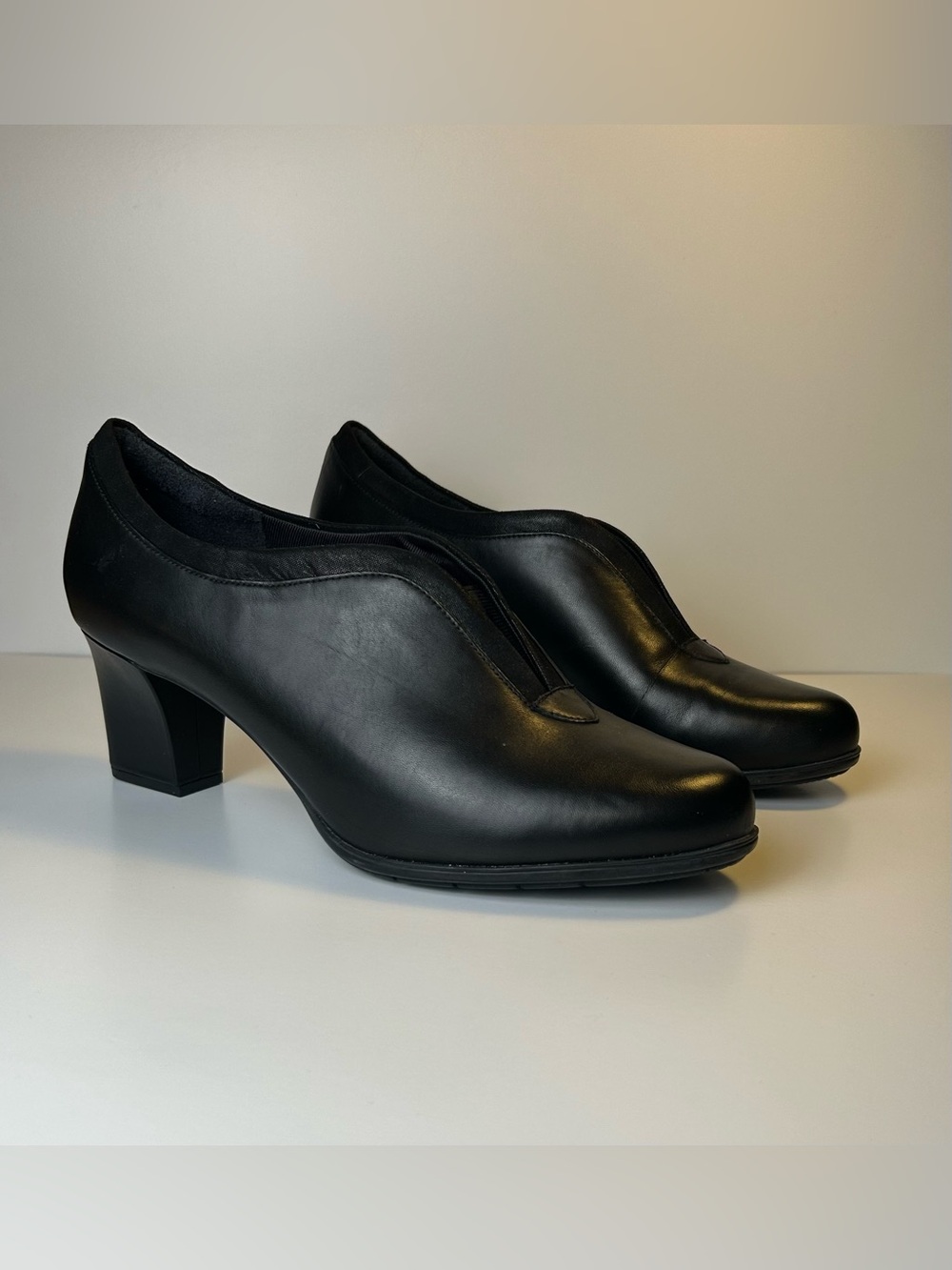 Rockport Women's Black Leather Total Motion Shootie Size 10 NWOT